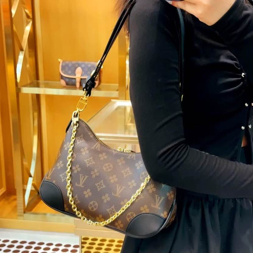 2026 LV Monogram Edit: How the Croissant and Tote Louis Vuitton Bags Evolved into Modern Luxury image