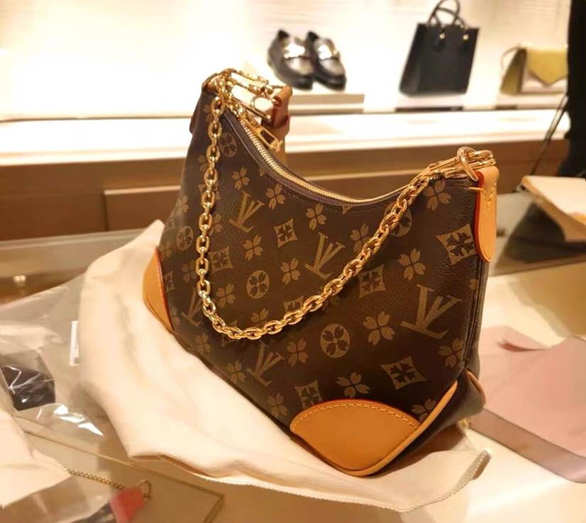 2026 LV Monogram Edit: How the Croissant and Tote Louis Vuitton Bags Evolved into Modern Luxury image